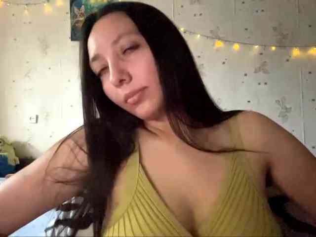 LeannBernmen webcam