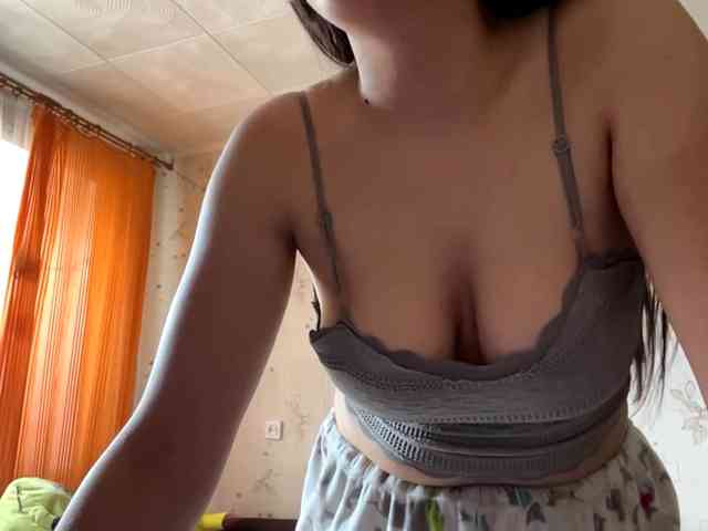 LeannBernmen webcam