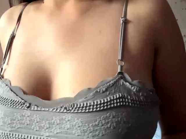 LeannBernmen webcam