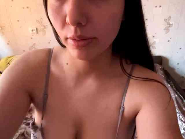 LeannBernmen webcam