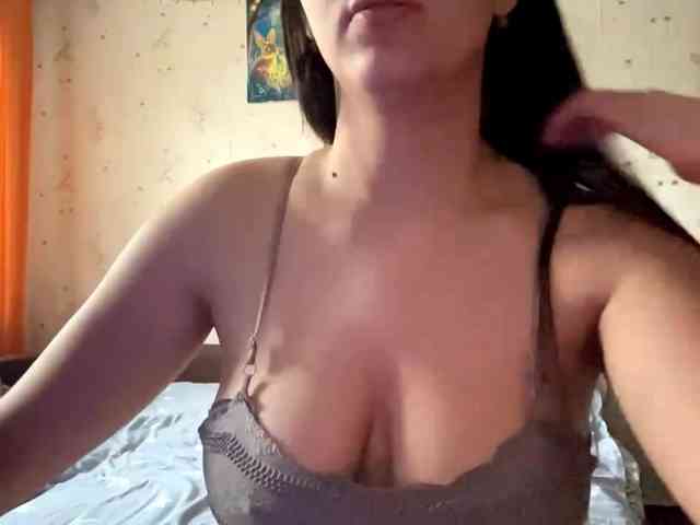 LeannBernmen webcam