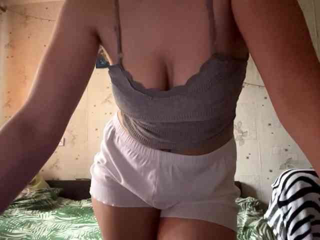 LeannBernmen webcam