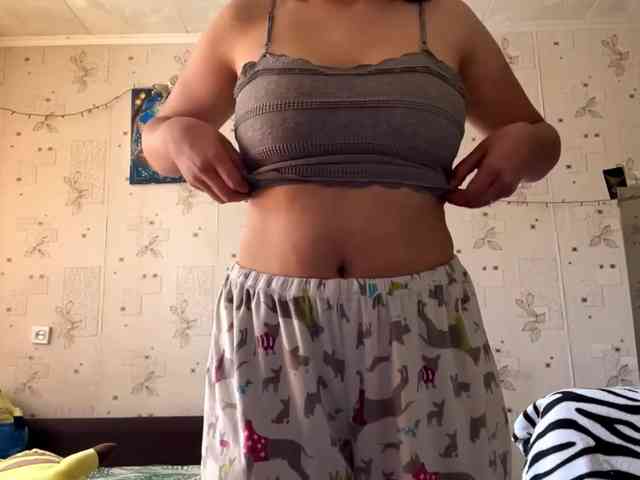 LeannBernmen webcam