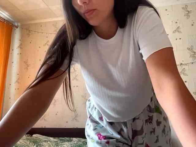 LeannBernmen webcam