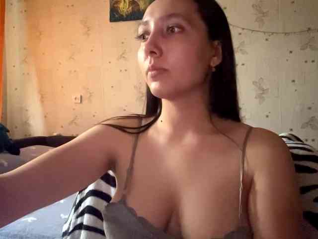 LeannBernmen webcam