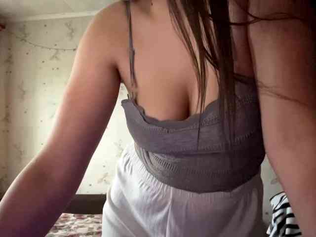 LeannBernmen webcam