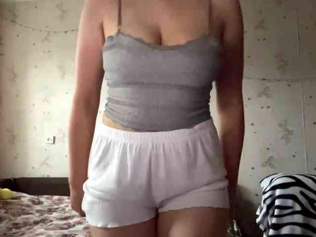 LeannBernmen webcam