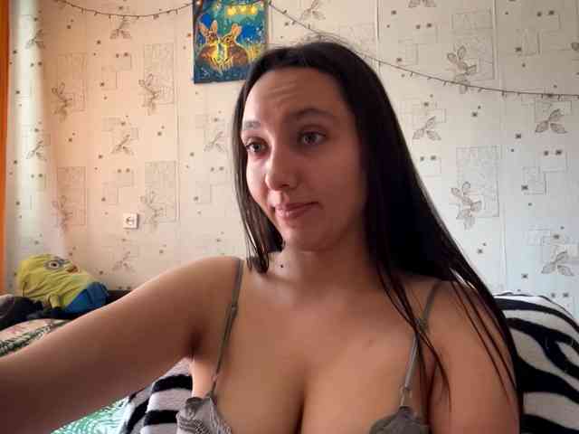 LeannBernmen webcam