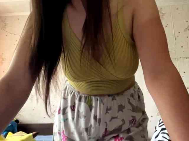 LeannBernmen webcam