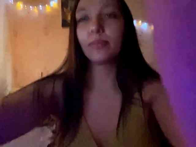 LeannBernmen webcam