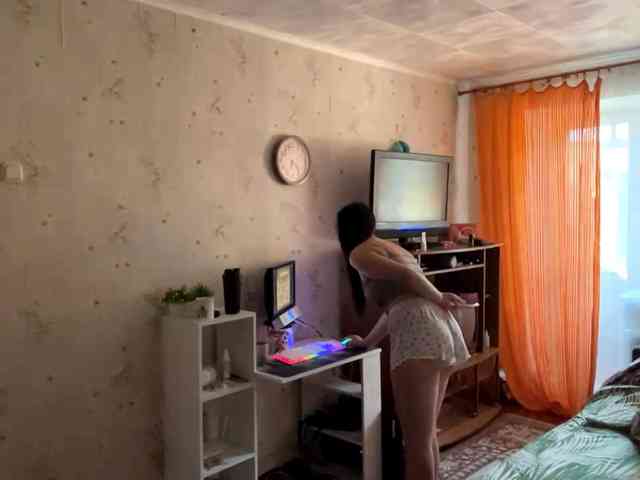 LeannBernmen webcam