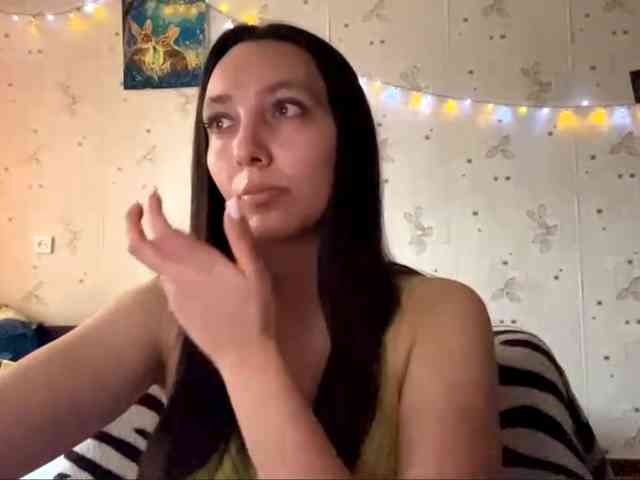 LeannBernmen webcam