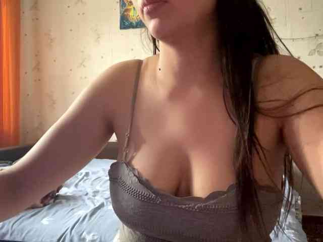LeannBernmen webcam