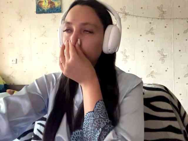 LeannBernmen webcam