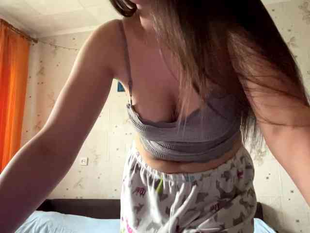LeannBernmen webcam