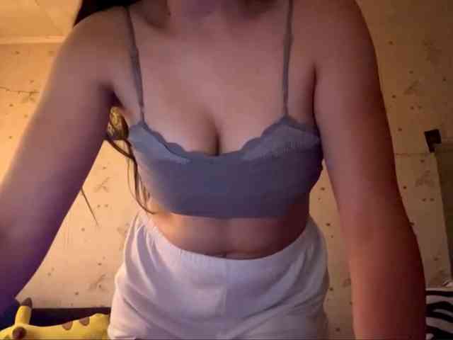 LeannBernmen webcam