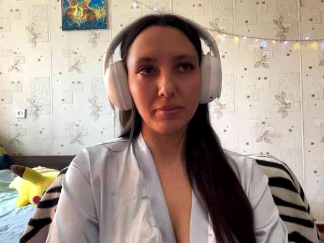 LeannBernmen webcam