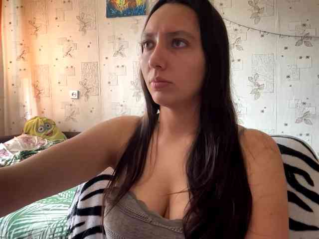 LeannBernmen webcam