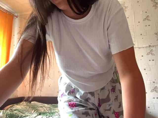LeannBernmen webcam