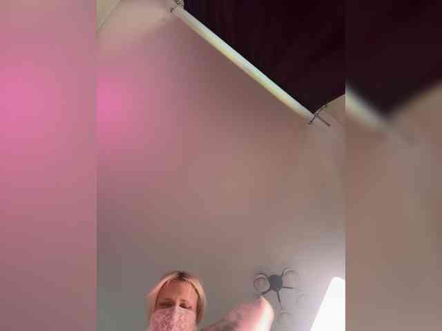 Model: LuxPorn