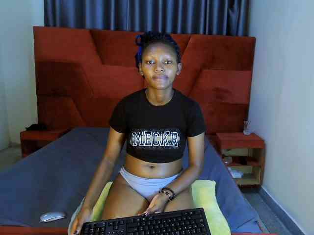 LavishQueens webcam