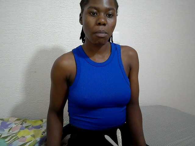 le modèle veeshie est en webcam porno dans un show sur le site bongacams, il possède les tags suivants: Ebony,Brunette,Hairy