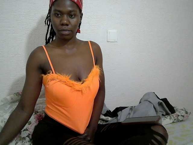 le modèle veeshie est en webcam porno dans un show sur le site bongacams, il possède les tags suivants: Ebony,Brunette,Hairy