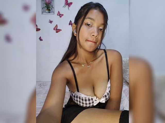 Valentina15 live cam on BongaCams