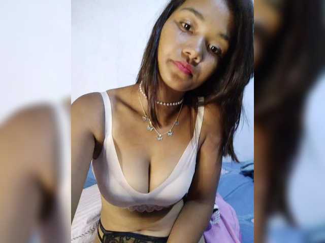 le modèle Valentina15 est en webcam porno dans un show sur le site bongacams, il possède les tags suivants: Ebony,Brunette,Shaved