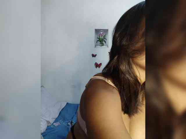 Mẫu này đang trực tiếp. Valentina15