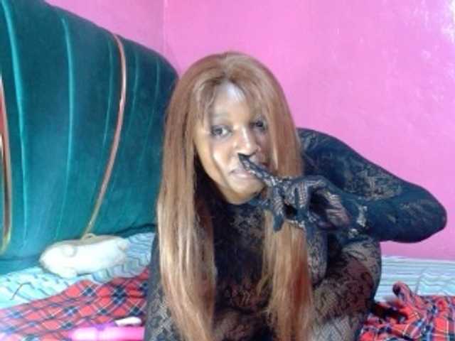 AfricanHoneyX live cam on BongaCams