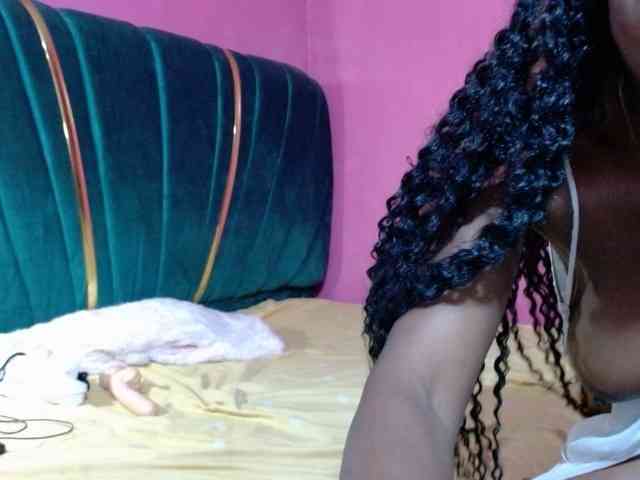 AfricanHoneyX webcam