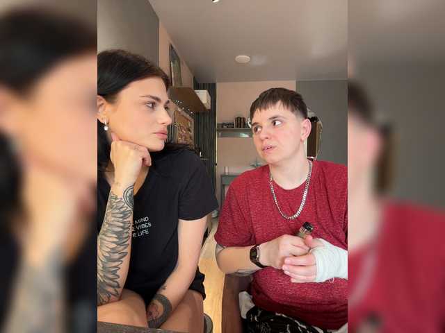  Kris-and-Vanessa chat room