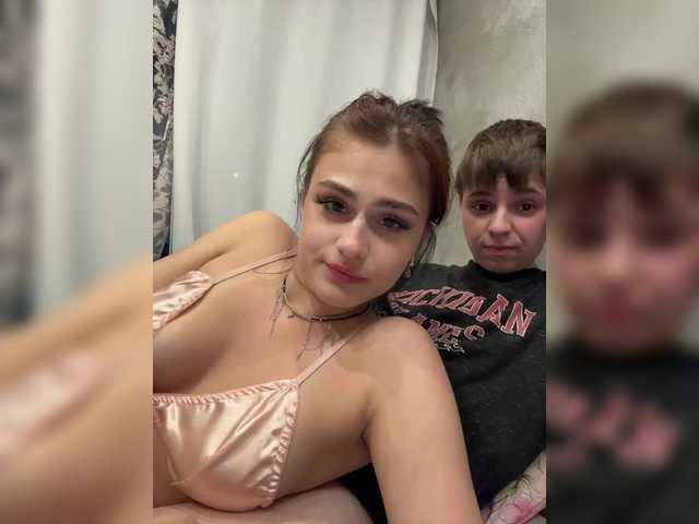 kris-and-vanessa live show