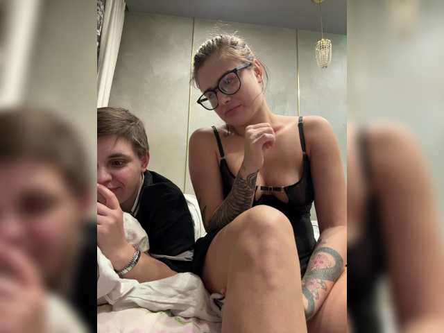 Kris-and-Vanessa live cam