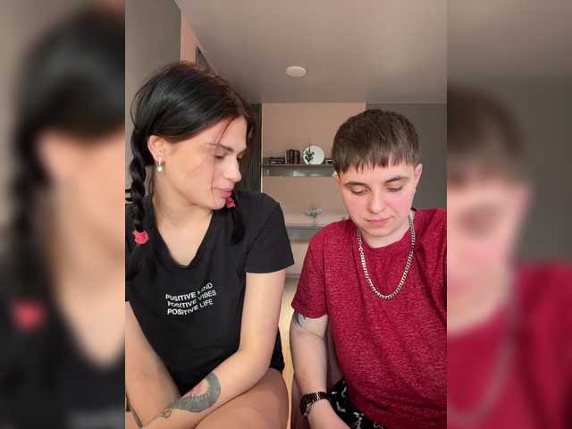  Kris-and-Vanessa chat room