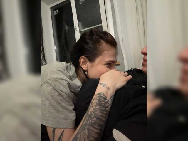  Kris-and-Vanessa chat room