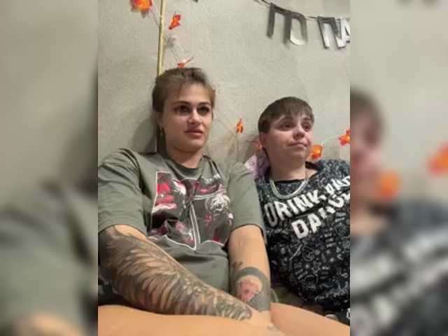 Kris-and-Vanessa live cam on BongaCams