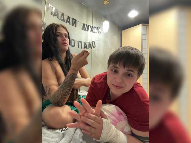 Kris-and-Vanessa live cam on BongaCams