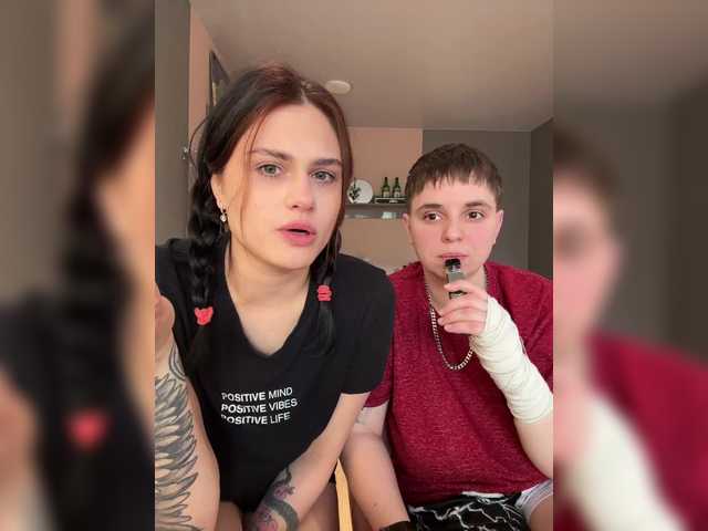  Kris-and-Vanessa chat room