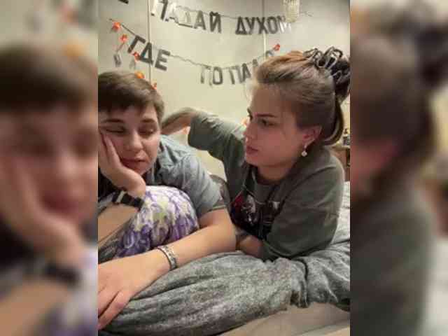 Kris-and-Vanessa webcam