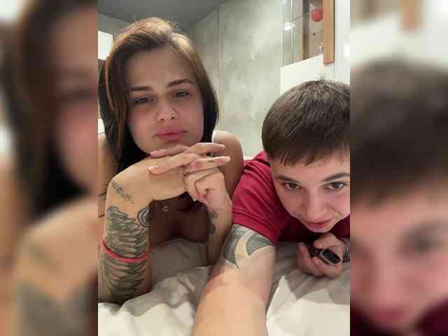 Kris-and-Vanessa webcam