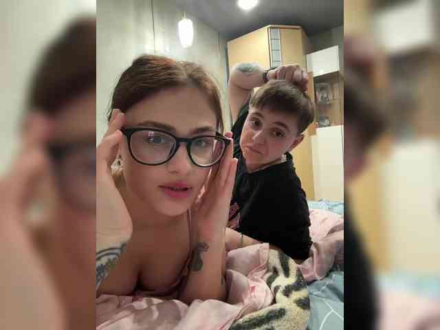Kris-and-Vanessa webcam