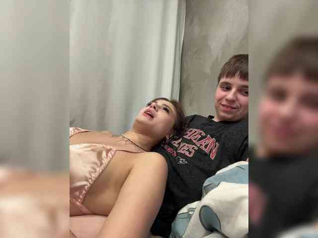 Kris-and-Vanessa webcam