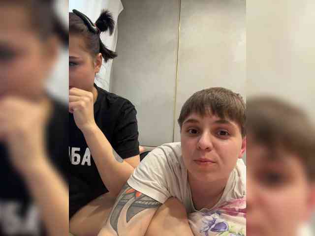 Kris-and-Vanessa webcam