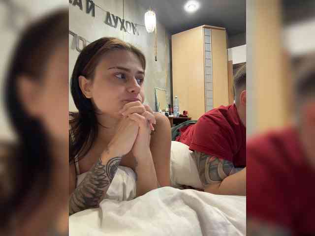 Kris-and-Vanessa webcam