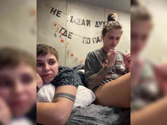 Kris-and-Vanessa webcam
