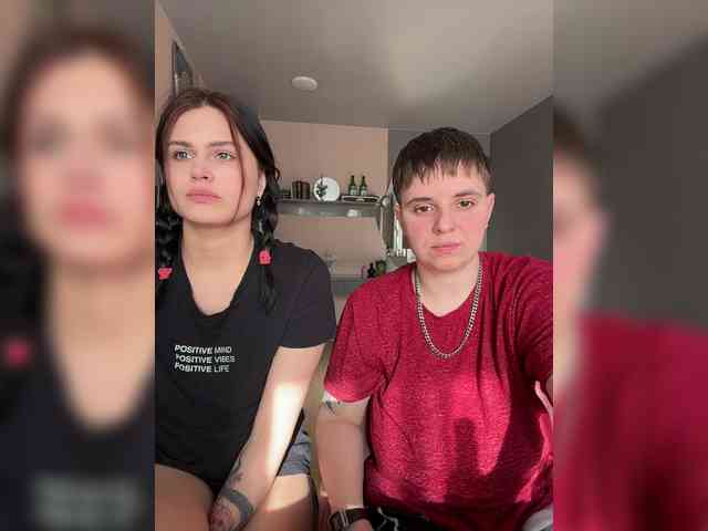 Kris-and-Vanessa webcam