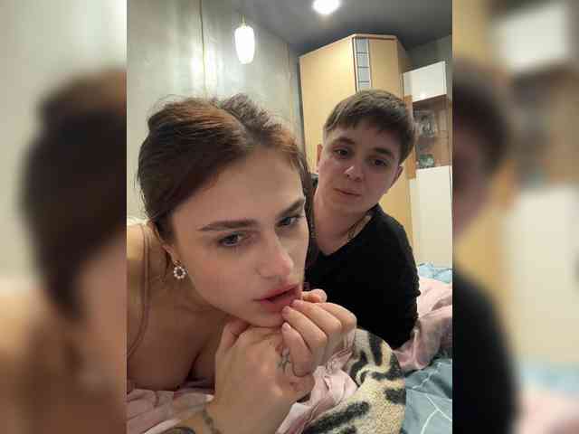 Kris-and-Vanessa webcam