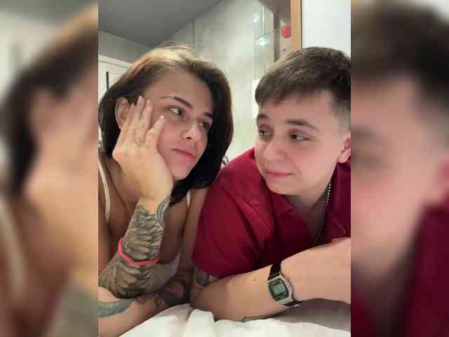 Kris-and-Vanessa webcam